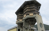 Bild Fledermausbretter auf Salzsilos (Kooperation mit einer Straßenmeisterei) Bild Fledermausbretter auf Salzsilos (Kooperation mit einer Straßenmeisterei)